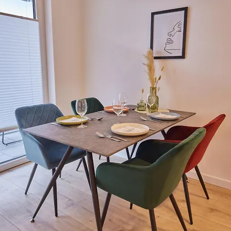 Homeme 1 I Zentral I Netflix I Kueche I Parkplatz I Kliniknah Lägenhet *