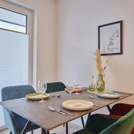 Homeme 1 I Zentral I Netflix I Kueche I Parkplatz I Kliniknah Apartmán