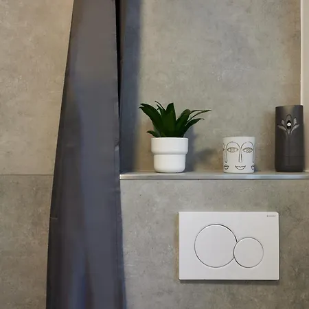 Homeme 1 I Zentral I Netflix I Kueche I Parkplatz I Kliniknah Lägenhet *