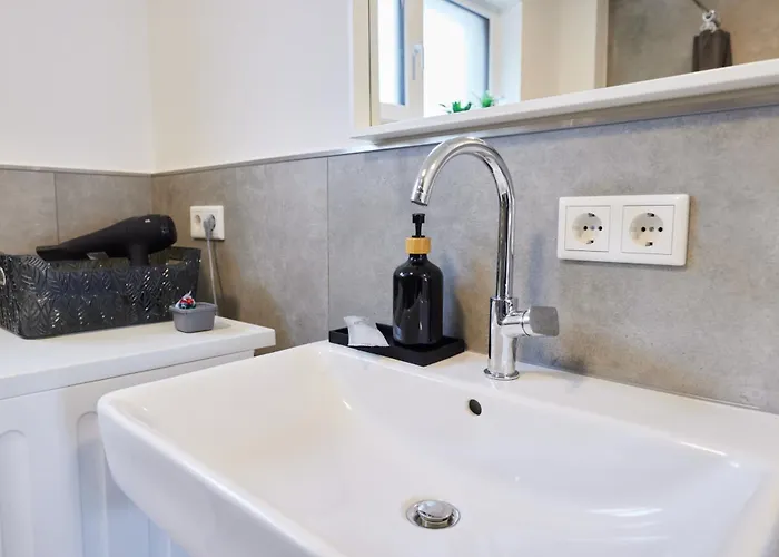 Homeme 1 I Zentral I Netflix I Küche I Parkplatz I Kliniknah Apartment *